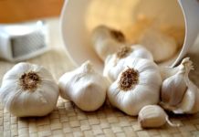 Mit der eigenen Knoblauchtinktur den Körper entgiften