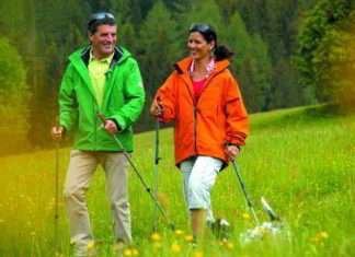 Mit Nordic Walking fit durch das ganze Jahr Mit Nordic Walking fit durch das ganze Jahr