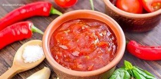 Selbst gemachte Taco Sauce - Salsa Rojo und Salsa Queso (auch vegan)