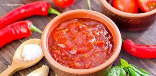 Selbst gemachte Taco Sauce - Salsa Rojo und Salsa Queso (auch vegan)