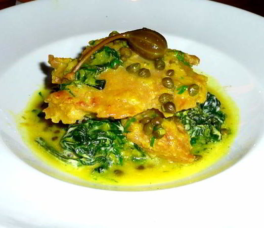 Seitan selber herstellen Seitan Piccata - mit Spinat , gegrilltem Kartoffelkuchen , Pilzen , Zitronen - Kapern-Sauce