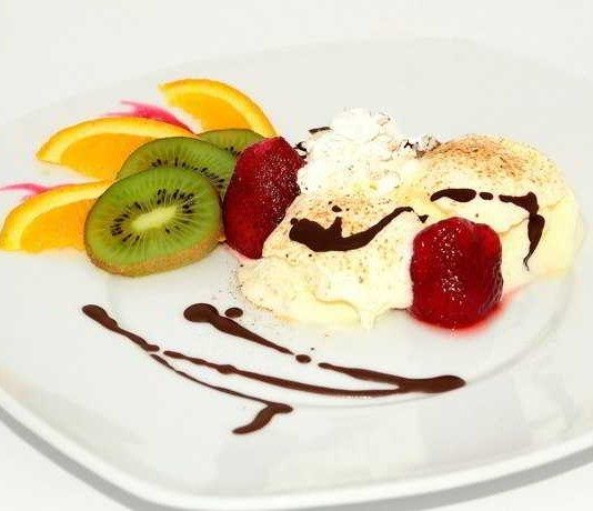 Veganes Eis aus Kokosmilch und Früchten Eis aus Kokosmilch und Früchten