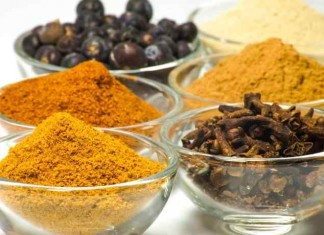 Diese Gewürze und Kräuter sollten beim veganen Kochen nicht fehlen