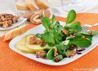 Feldsalat – klein, lecker und gesund mit einem Walnuss-Dressing Rezept Feldsalat enthält viel Vitamin C und Eisen