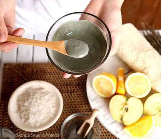 Zitronen Kosmetik selber herstellen – für Haut, Haar und Mundhygiene Zitronen Kosmetik selber herstellen - für Haut, Haar und Mundhyniene