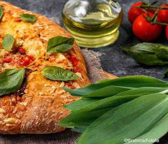 Bärlauch Focaccia – würzig, lecker und schnell gemacht Bärlauch Focaccia - würzig, gesund und schnell gemacht