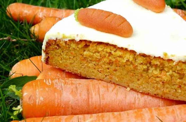 Saftiger, veganer Möhrenkuchen - glutenfrei, ohne Mehl und Zucker | gesunex