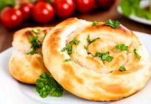 Vegetarisches Börek mit Petersilie und DIY Feta