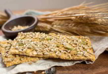 DIY Vollkorn Knäckebrot – glutenfrei, vegan und richtig lecker DIY Vollkorn Knäckebrot - glutenfrei, vegan und richtig lecker
