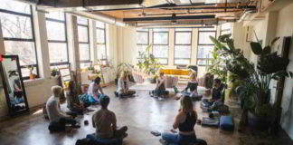 Als Yogalehrer*in Menschen zu mehr Gesundheit verhelfen